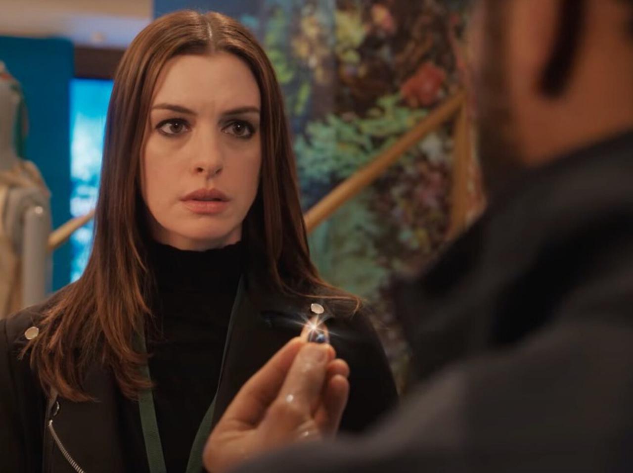 アン・ハサウェイがロックダウン疲れから宝石強盗！︎映画『Locked Down』予告編が公開