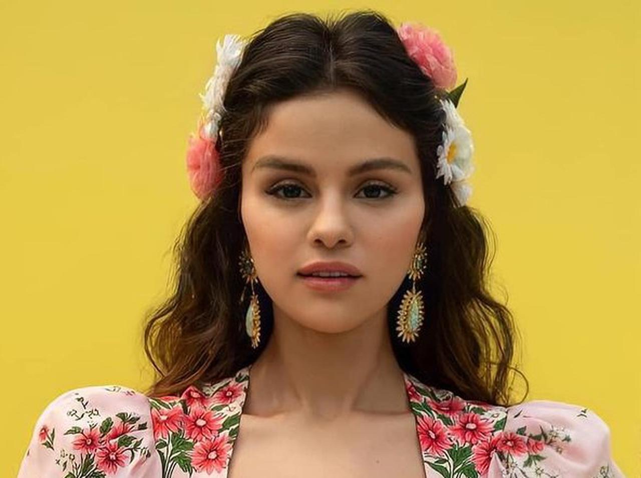 セレーナ・ゴメスに学ぶ！ロマンティックな「ピンクメイク」のつくり方