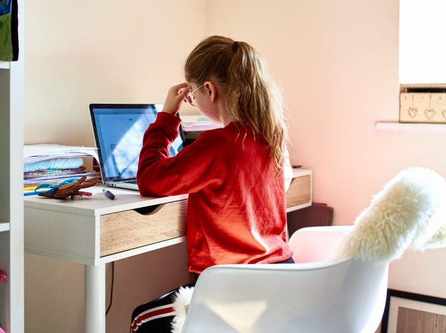 誰でもできる「面倒なZoomで気配を消す方法」が天才すぎる