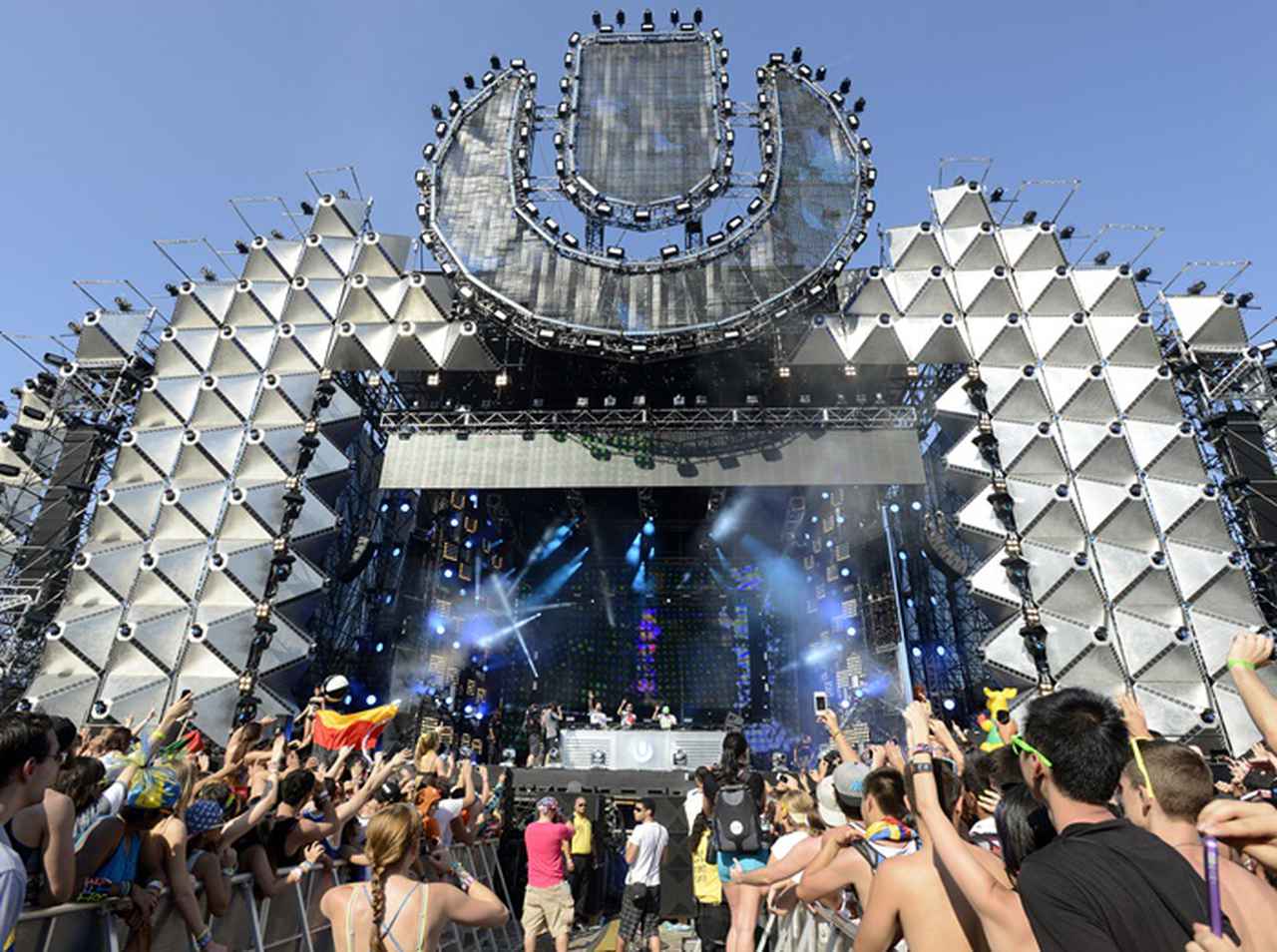 グラストンベリーに続きウルトラも中止に、2021年も世界のフェスは開催困難か