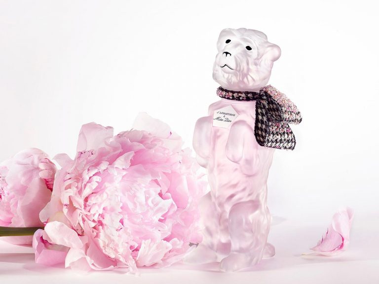 ディオール、“愛犬ボビー”がモチーフの「ミス ディオール ブルーミング ブーケ」を数量限定で発売