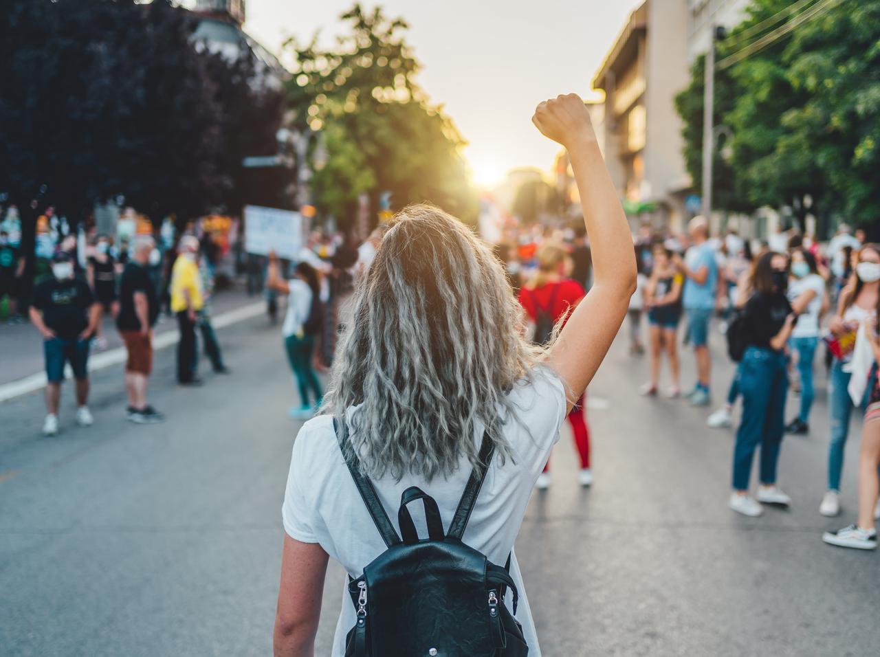 「言葉」からフェミニズムを知ろう！ミソジニー、インセル、マンスプ、ダブスタ…、その意味や違いって？【特集】