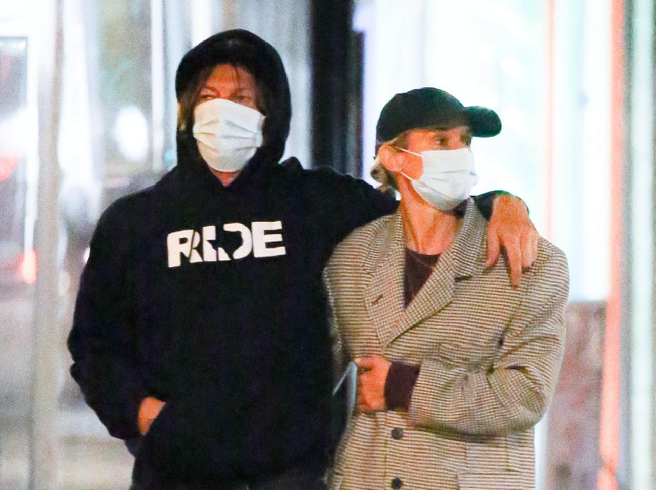 ノーマン・リーダス、恋人ダイアン・クルーガーと“用事のついで”にデート【写真アリ】