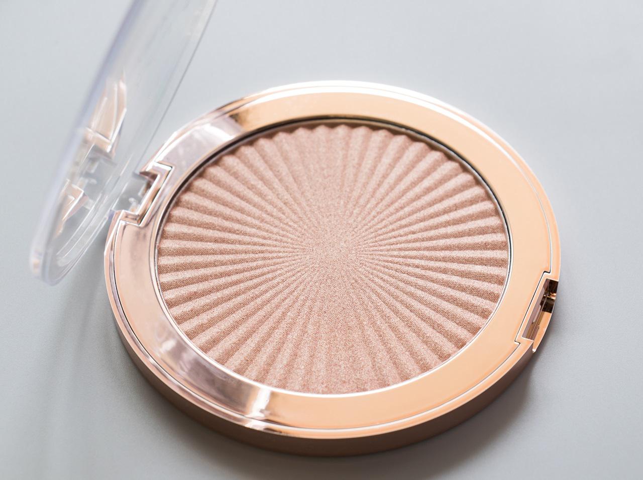 ハイライトが逆効果に!プロが避ける「塗らない方がいい場所」とは?