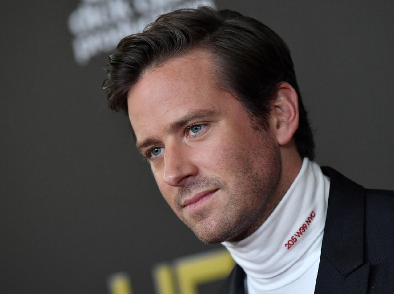 アーミー・ハマー、女性との情事を匂わせる動画で「不適切な表現」をしたことを謝罪