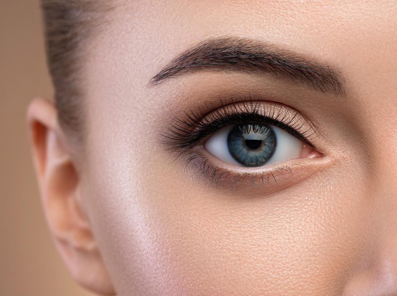 冬はまつげが抜けやすい!フサフサのまつげをつくる毎日の心がけ