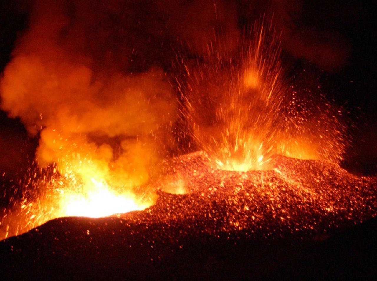 『スター・ウォーズ エピソード3/シスの復讐』あの名シーンがケーキで完全再現⁉︎ 完成図がコチラ