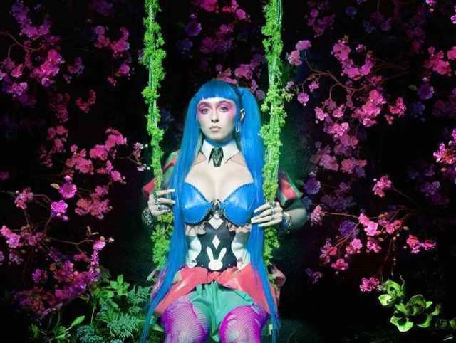 アシュニコ、アヴリルやグライムスなどが参加した『デミデビル』をリリース