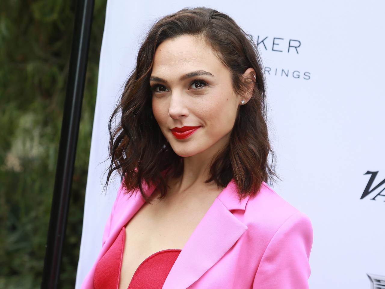 映画『ワンダーウーマン1984』のダイアナが「赤リップ」をしない理由が納得