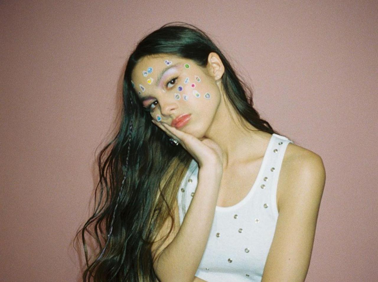 デビュー曲で全米制覇！オリヴィア・ロドリゴ、「drivers license」が全米1位を獲得