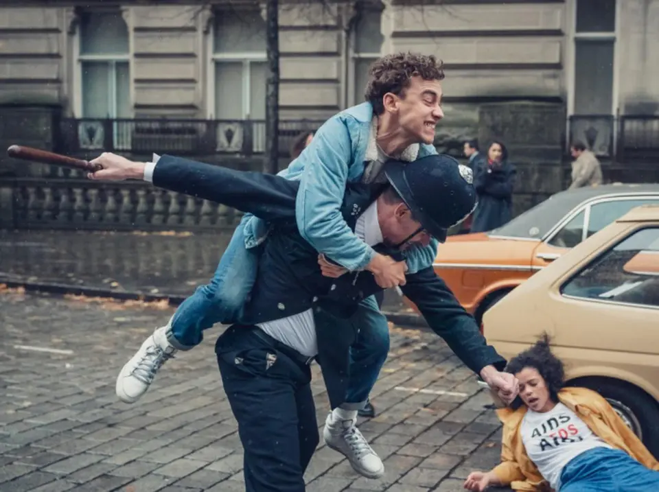 『It's a Sin』HIVをテーマにした英ドラマが話題、クィアドラマ『Queer As Folk』制作陣が手がける - フロントロウ ｜ グローカルなメディア