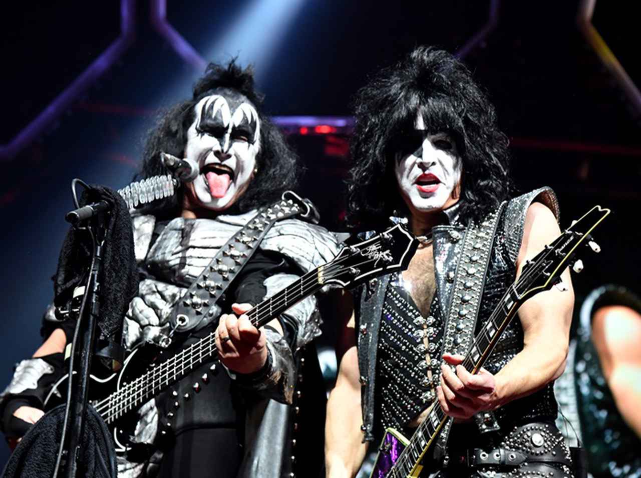KISS、11億円を費やしたカウコンでKISSらしいギネス記録を樹立