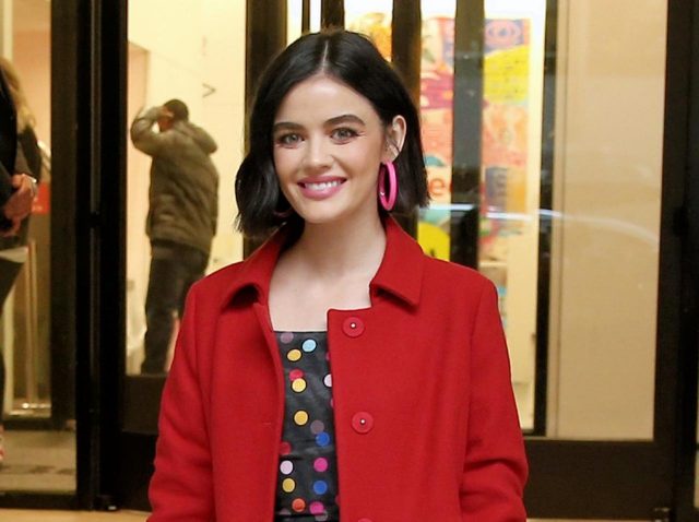 ルーシー・へイル、『リバーデイル』俳優との熱愛写真が激写 テラス席で堂々と…