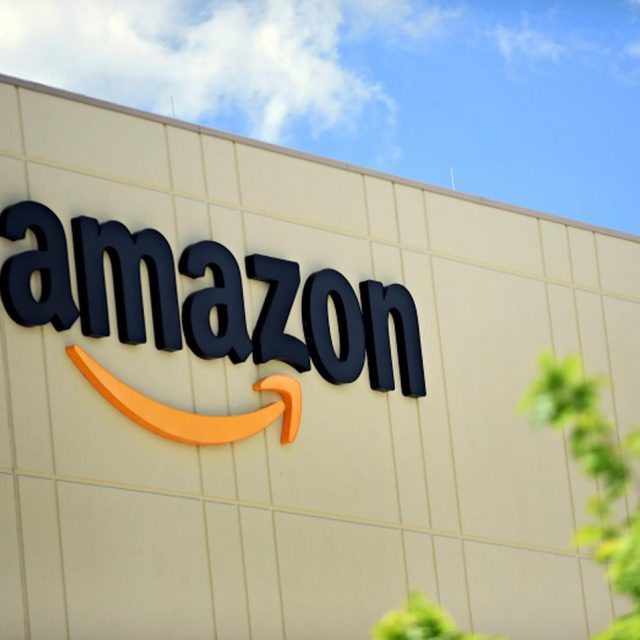 アマゾン、新社屋の完成イメージが「あの絵文字」にしか見えないと騒然