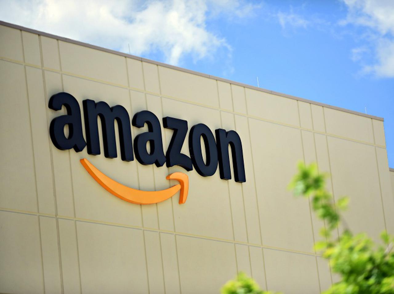 アマゾン、新社屋の完成イメージが「あの絵文字」にしか見えないと騒然