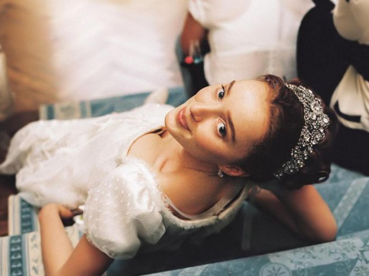 『ブリジャートン家』フィービー・ディネヴァーの現代っ子な私服がカワイイ