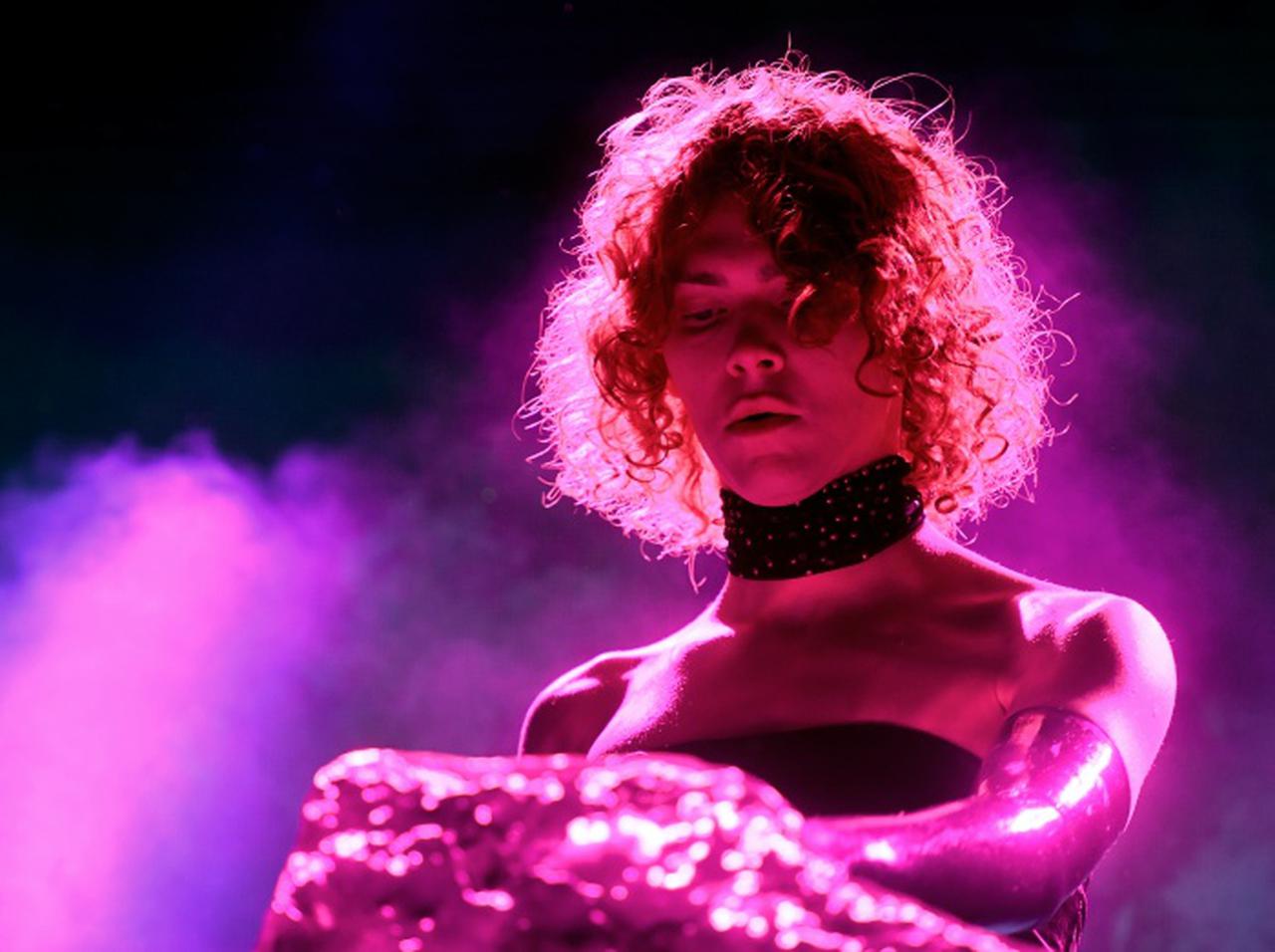 サム・スミスやホールジーら、亡くなったアーティストのソフィーを追悼