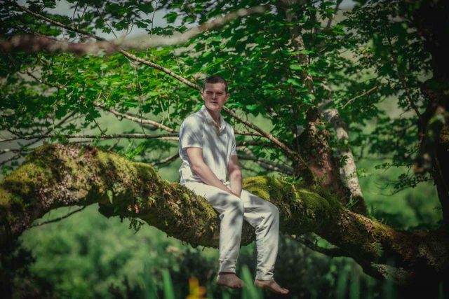 Netflixドラマ『瞳の奥に』ハトに隠された意味とは？