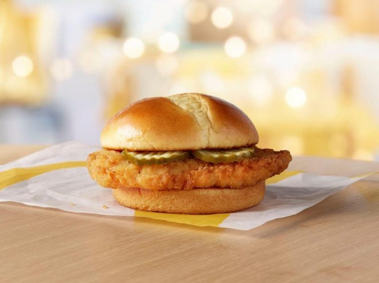 マクドナルド、新商品のチキンサンドの「付け合わせ」が斜め上すぎる
