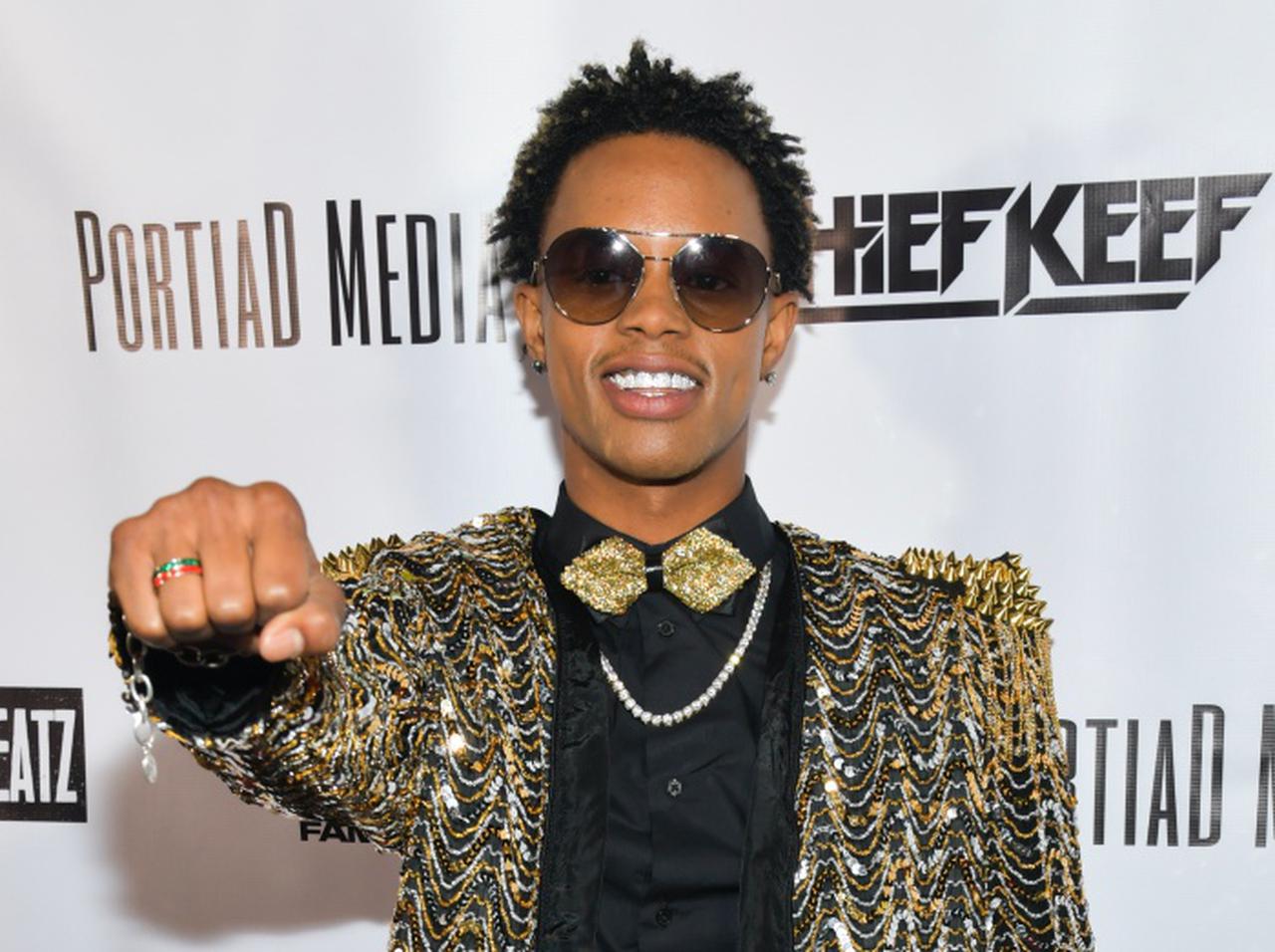 ラッパーのサイレント、従兄弟を殺害した容疑で逮捕