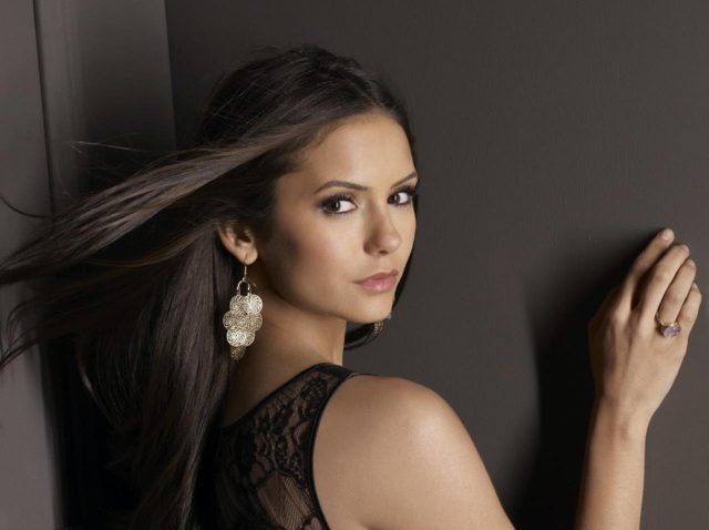 『ヴァンパイア・ダイアリーズ』のニーナ・ドブレフが当時の秘蔵写真を公開し、350万以上のいいね！