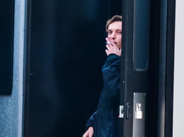 『ファンタビ』ジェイミー・キャンベル・バウアー、新作の撮影休憩中の姿がイケメンすぎるので見て欲しい