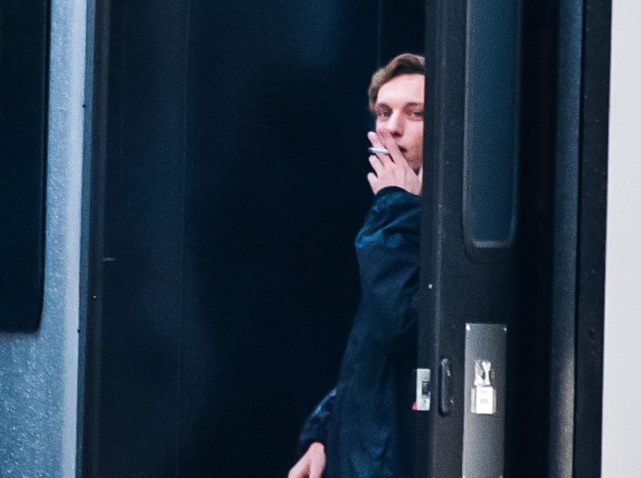 『ファンタビ』ジェイミー・キャンベル・バウアー、新作の撮影休憩中の姿がイケメンすぎるので見て欲しい