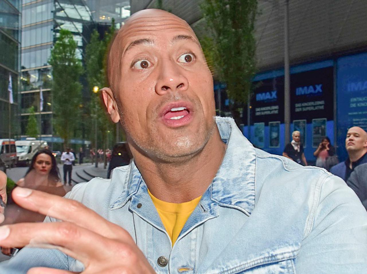 ドウェイン・ジョンソン、娘の“ピーピー”で「新品の白スニーカー」が台無しに