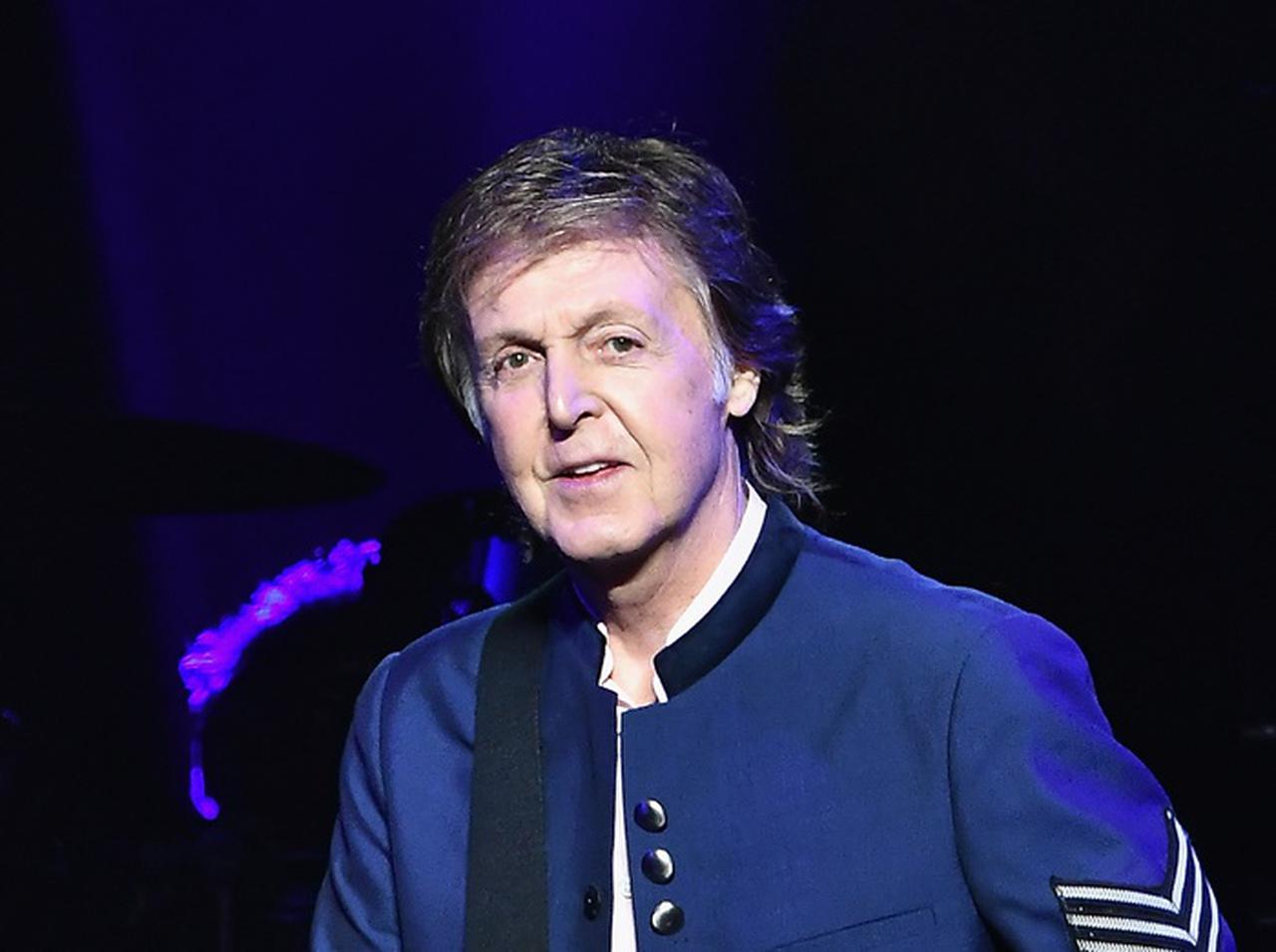 まさかポール・マッカートニーがそこに!一般人の写真に写り込む