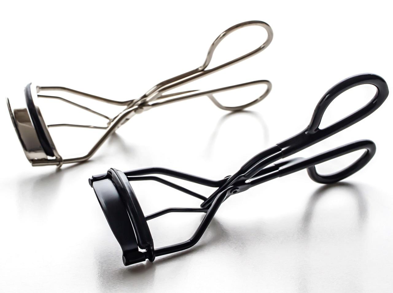 ビューラーのまつげカールで失敗しない！くるんと上向きにカールさせるコツ