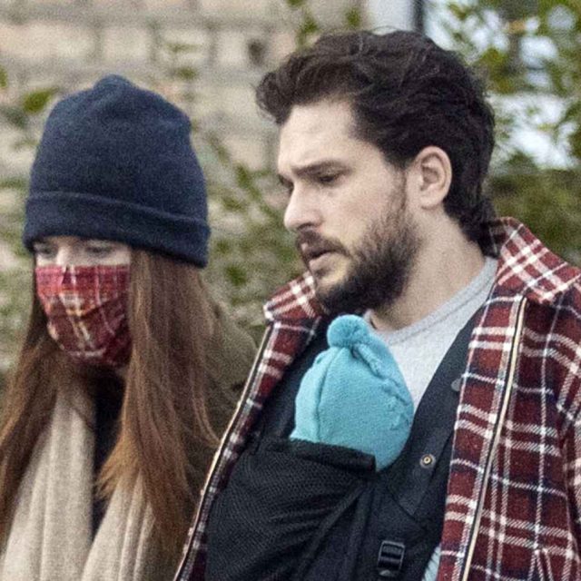 『ゲーム・オブ・スローンズ』キットとローズが赤ちゃんと散歩、手におしゃぶりを持つ姿がキュンすぎる