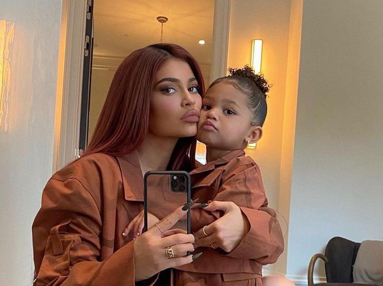 カイリー・ジェンナー娘が3歳に!母親ならではの理由でカイリーが涙