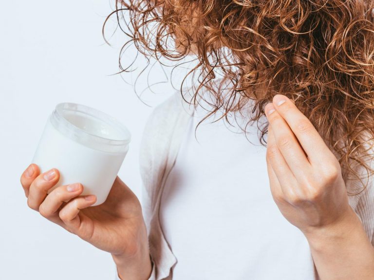 美髪づくりは頭皮から!「頭皮スクラブ」を専門家がオススメする理由と優秀アイテム3つ
