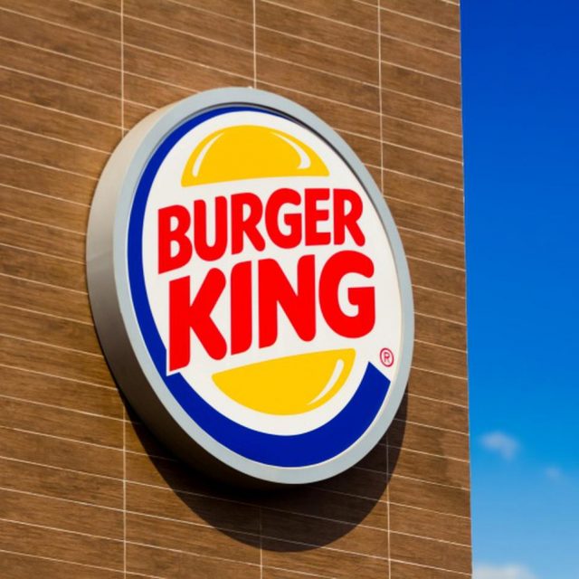 バーガーキングの『バレンタイン限定バーガー』に冷たい視線「あやかろうとしすぎ」