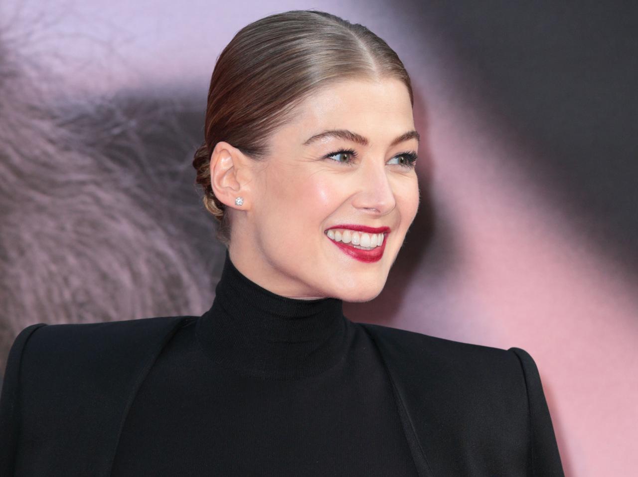 『007』ボンドガール、“画像加工”で「私たちが失ってるモノ」が的確すぎて恐怖