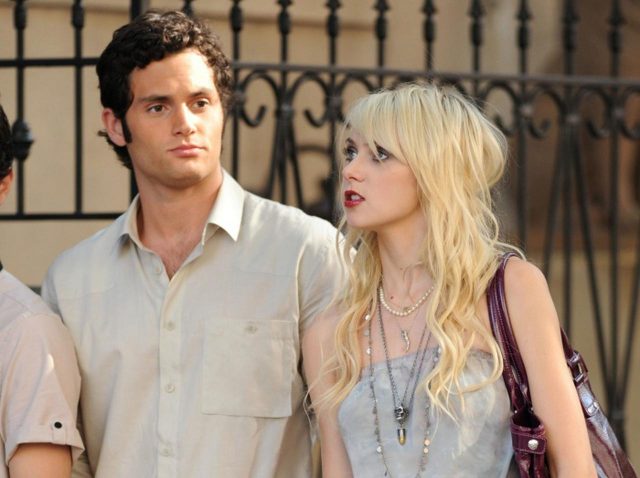 テイラー・モムセン、『ゴシップガール』に出演しながらバンド活動を始めた当時を振り返る