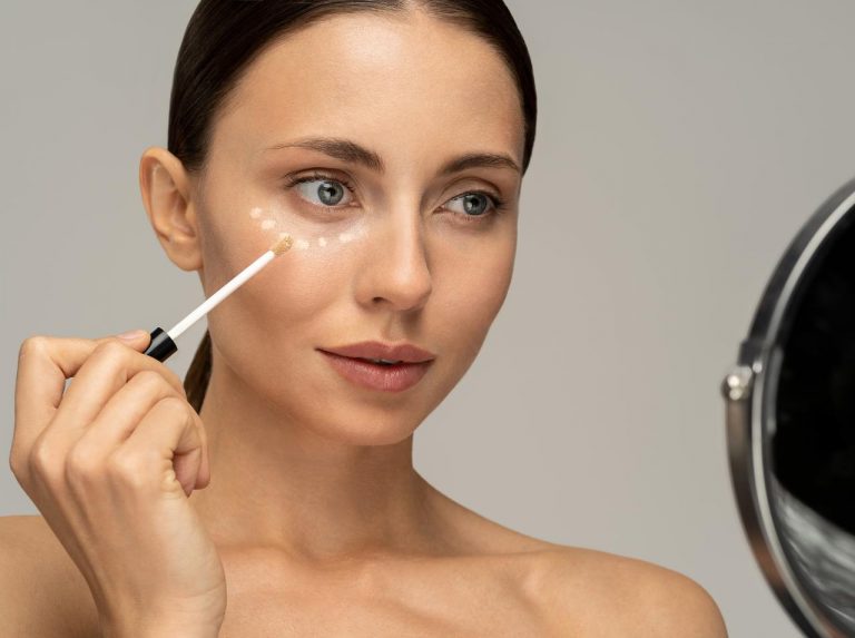 プロは「コンシーラー」をこう選ぶ!肌質で異なるぴったりのタイプとは?