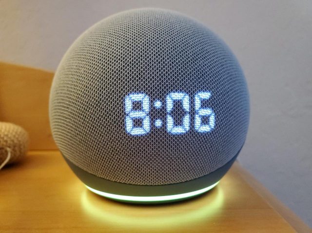 アマゾンのアレクサが衝撃のイメチェン、「部屋を暗くして」とお願いすると…