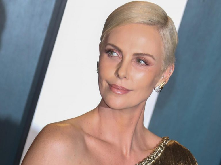 シャーリーズ・セロン、レズビアン版『ダイ・ハード』出演を本気で考えている