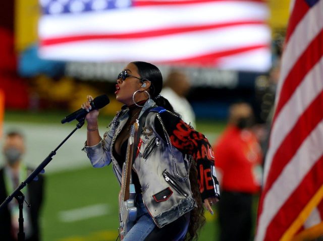 H.E.R.、黒人女性シンガーとして愛国歌をパフォーマンス【スーパーボウル】