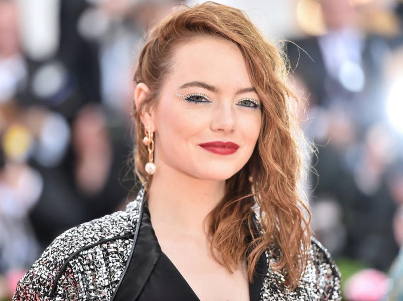 エマ・ストーン主演『クルエラ』のポスターが公開!普段とのギャップにシビれる