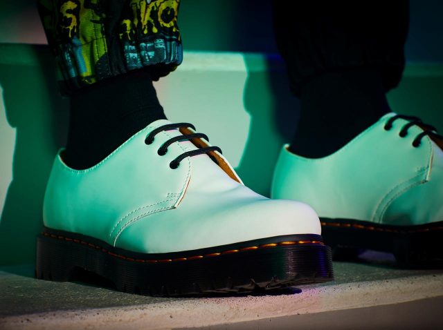 ドクターマーチン、プラットフォームの3ホールシューズが発売