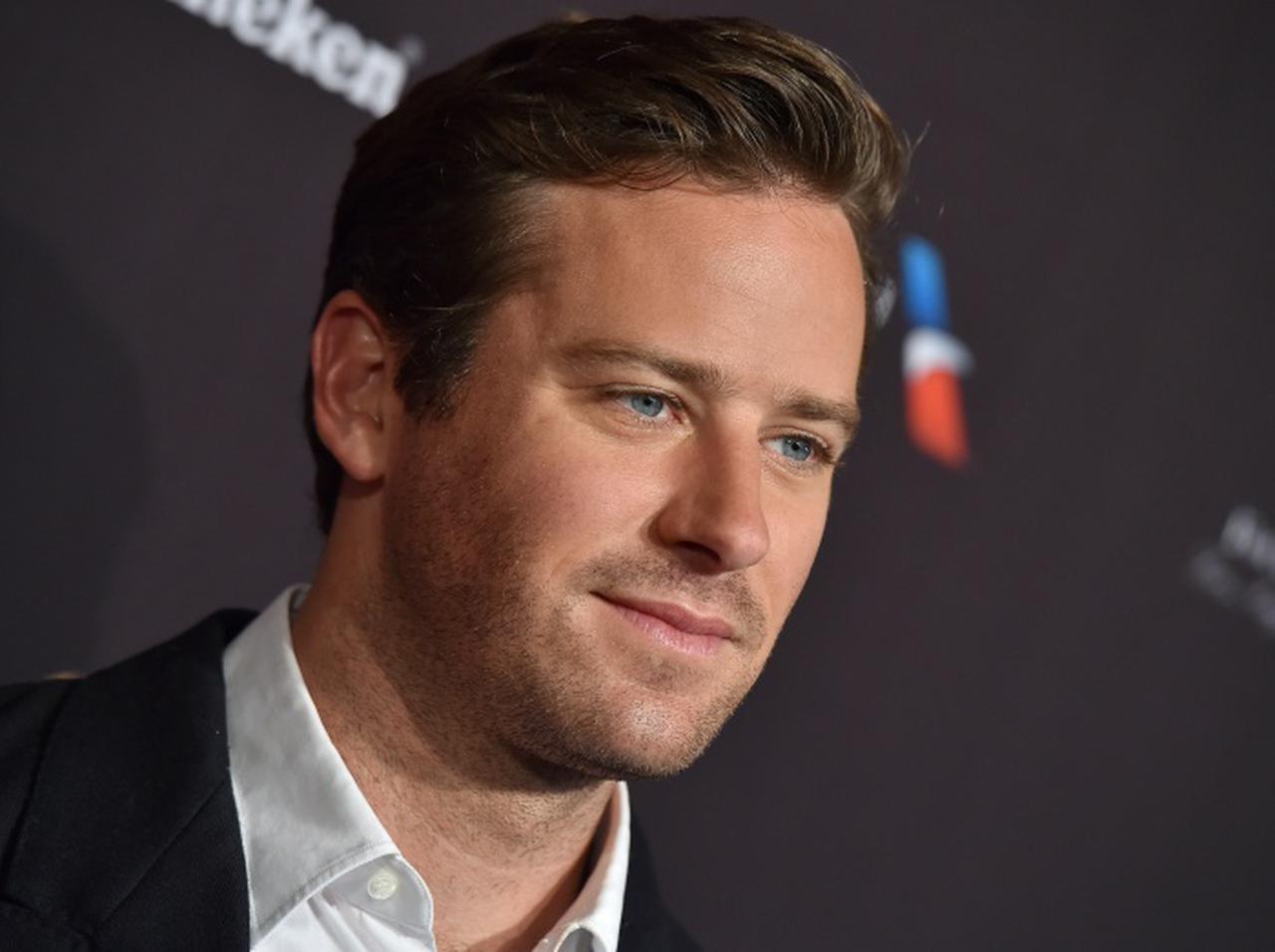 アーミー・ハマー、DM流出騒動後も女性と「性的なやりとり」を続ける