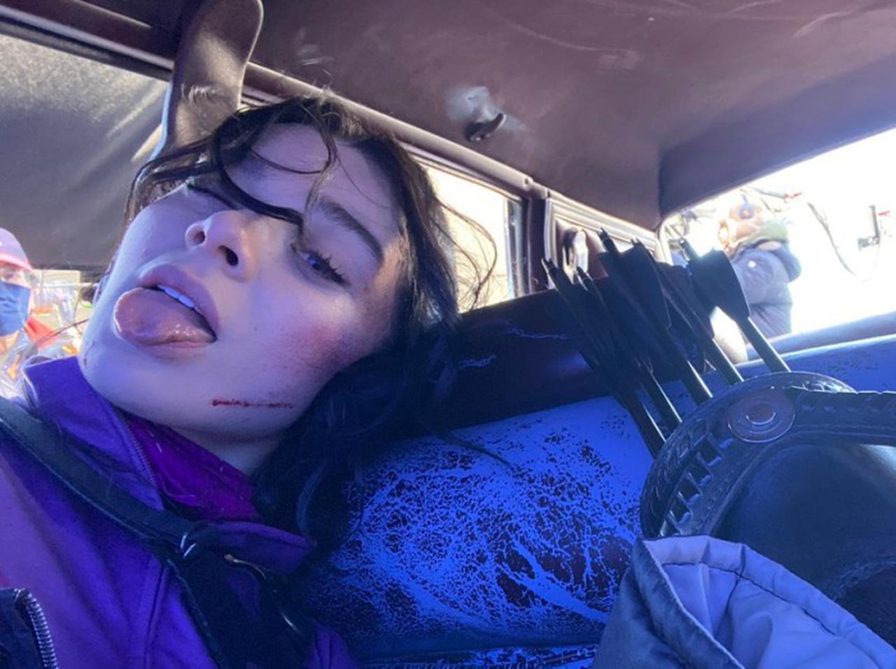 ヘイリー・スタインフェルド、マーベル『ホークアイ』撮影現場の可愛すぎる写真を共有！