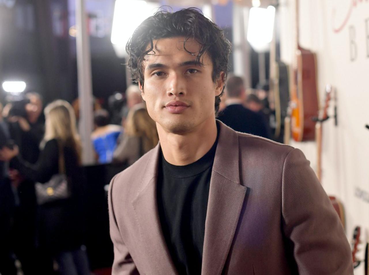 チャールズ・メルトンがアジア系への人種差別に沈黙を破る、「見て見ぬふり」を反省