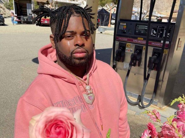 ピンクは「スーパーマンのマント」、ピンク・スウェッツがピンクを着る理由【インタビュー】