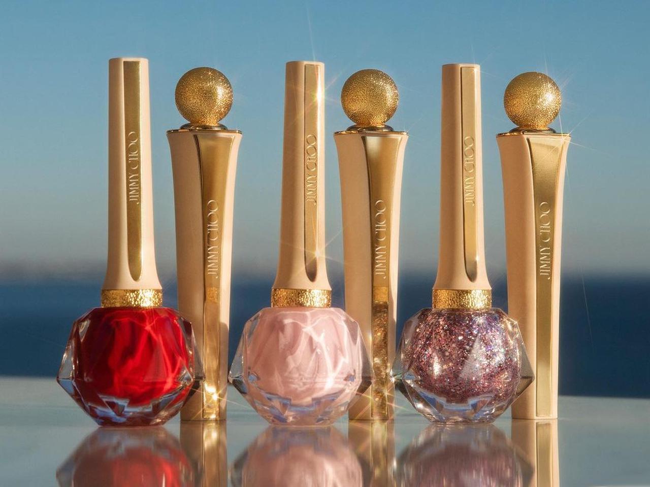 ジミー チュウ初のメイクアップアイテム、宝石のようなキラキラパッケージ入りネイル&リップ