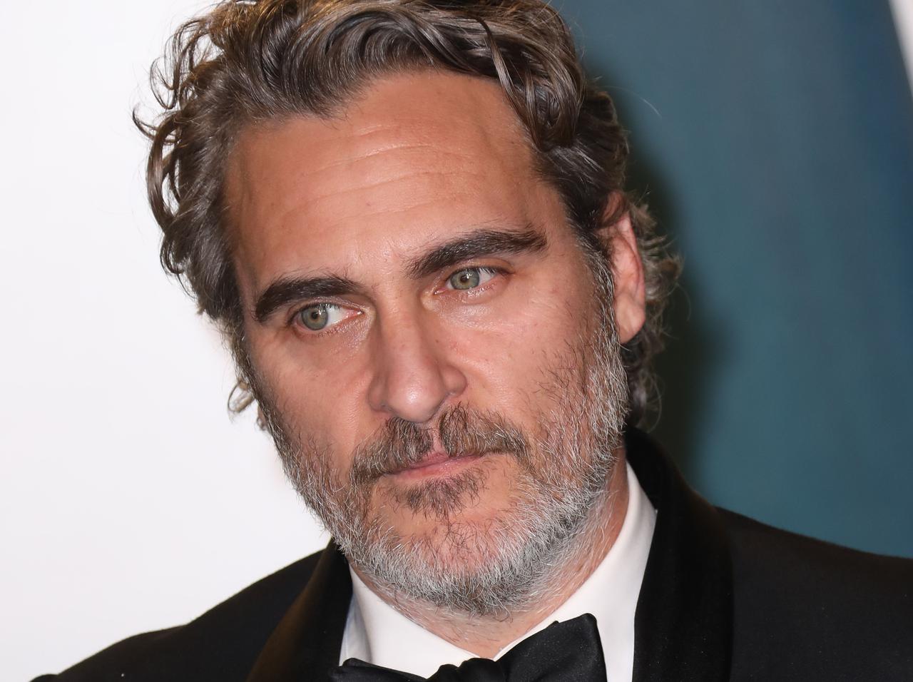 ホアキン・フェニックス、ゴールデン・グローブ賞で「笑顔」だっただけでファンが歓喜してしまう