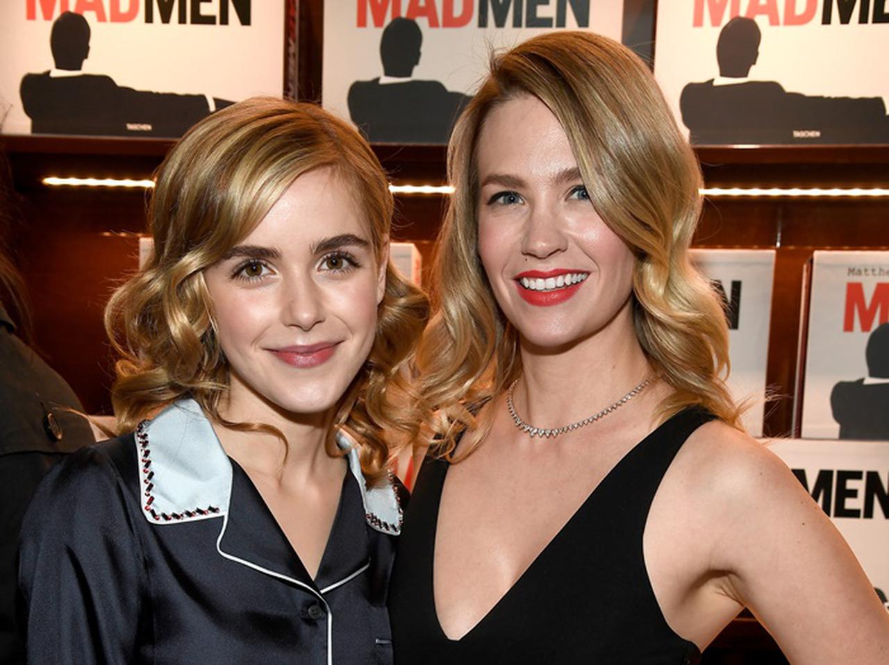 『マッドメン』親子、ゴールデン・グローブ賞に合わせ10年前に着用したドレスを着る