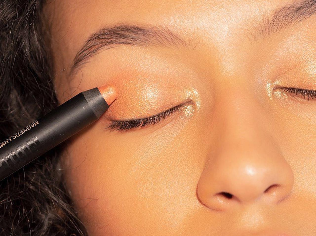 2021年トレンド!ひと塗り”できれいな「クレヨンアイシャドウ」で時短メイク